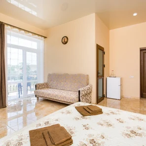 Комната с балконом