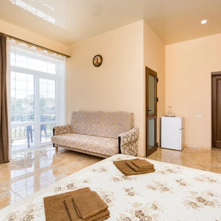 Комната с балконом